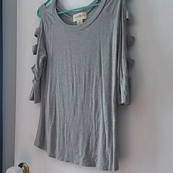 3 quarter length caged sleeve top - Picture 2 of 3